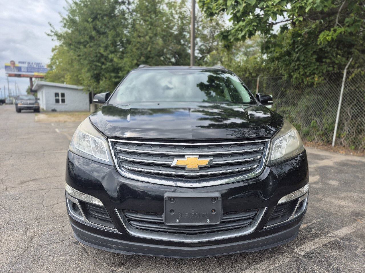 Used 2017 Chevrolet Traverse LT AWD/4WD image 2