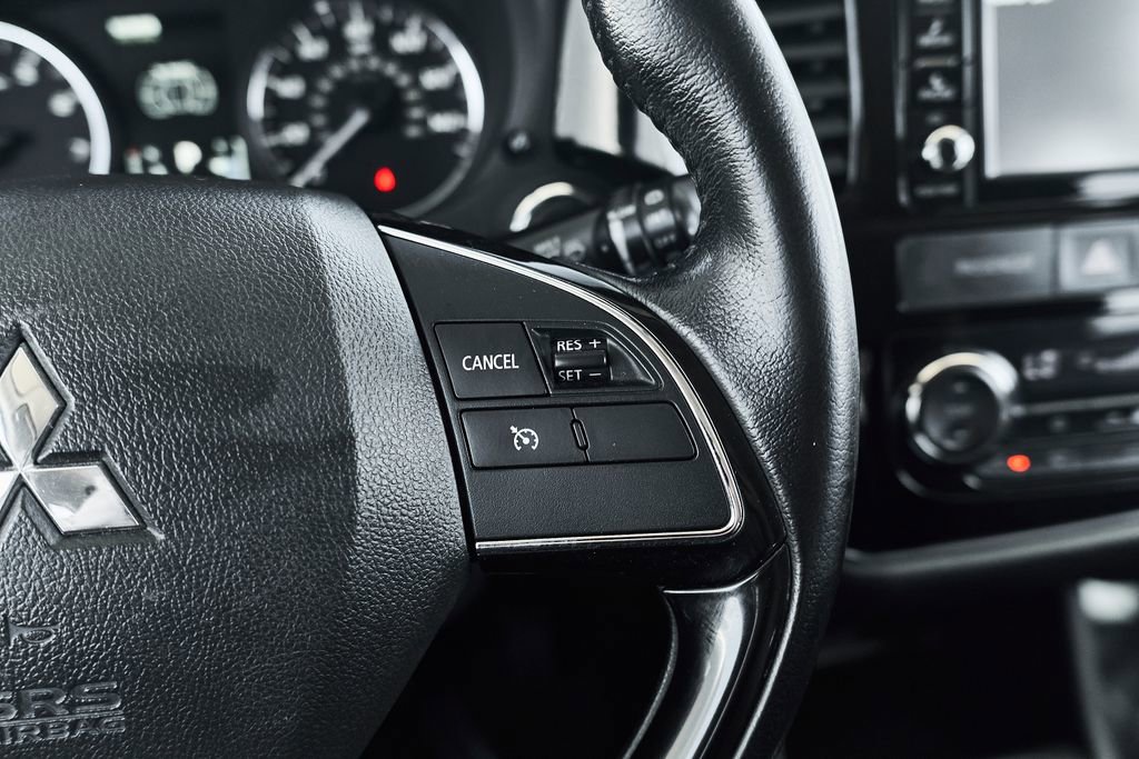 Used 2016 Mitsubishi Outlander SE AWD/4WD image 28