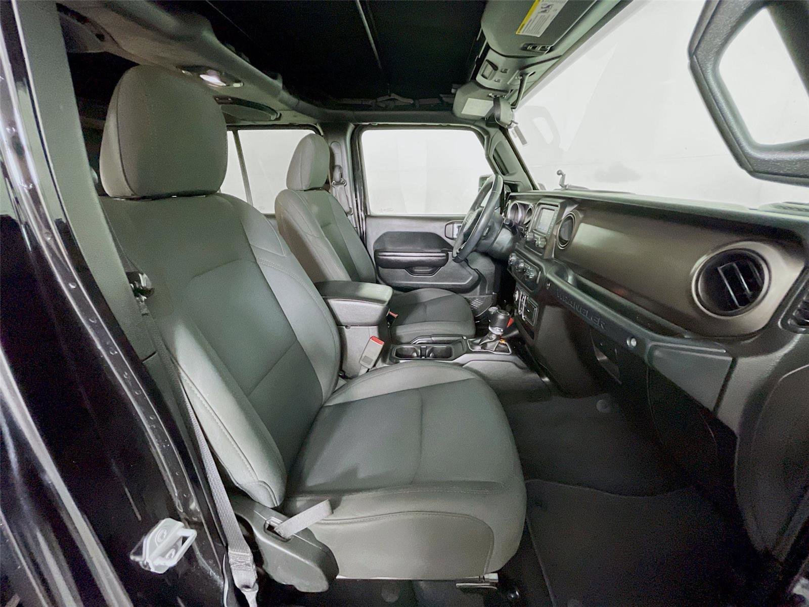 Used 2018 Jeep Wrangler Unlimited Sport S image 29