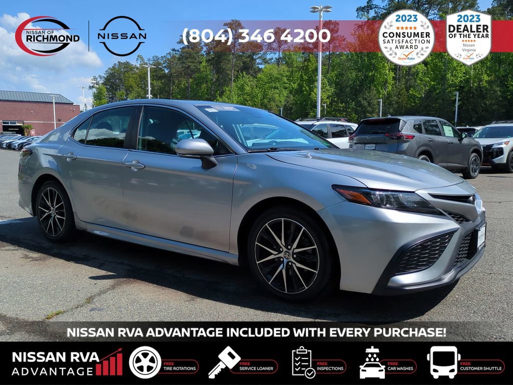 Used 2022 Toyota Camry SE image 3