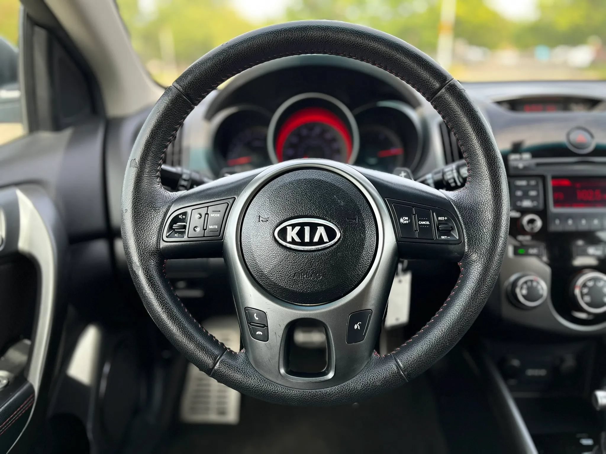 Used 2012 Kia Forte Koup SX FWD image 14