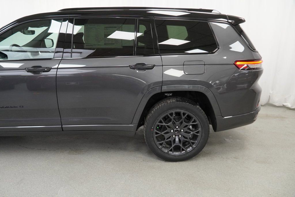 New 2025 Jeep Grand Cherokee L Summit w/ Obsidian Package image 16