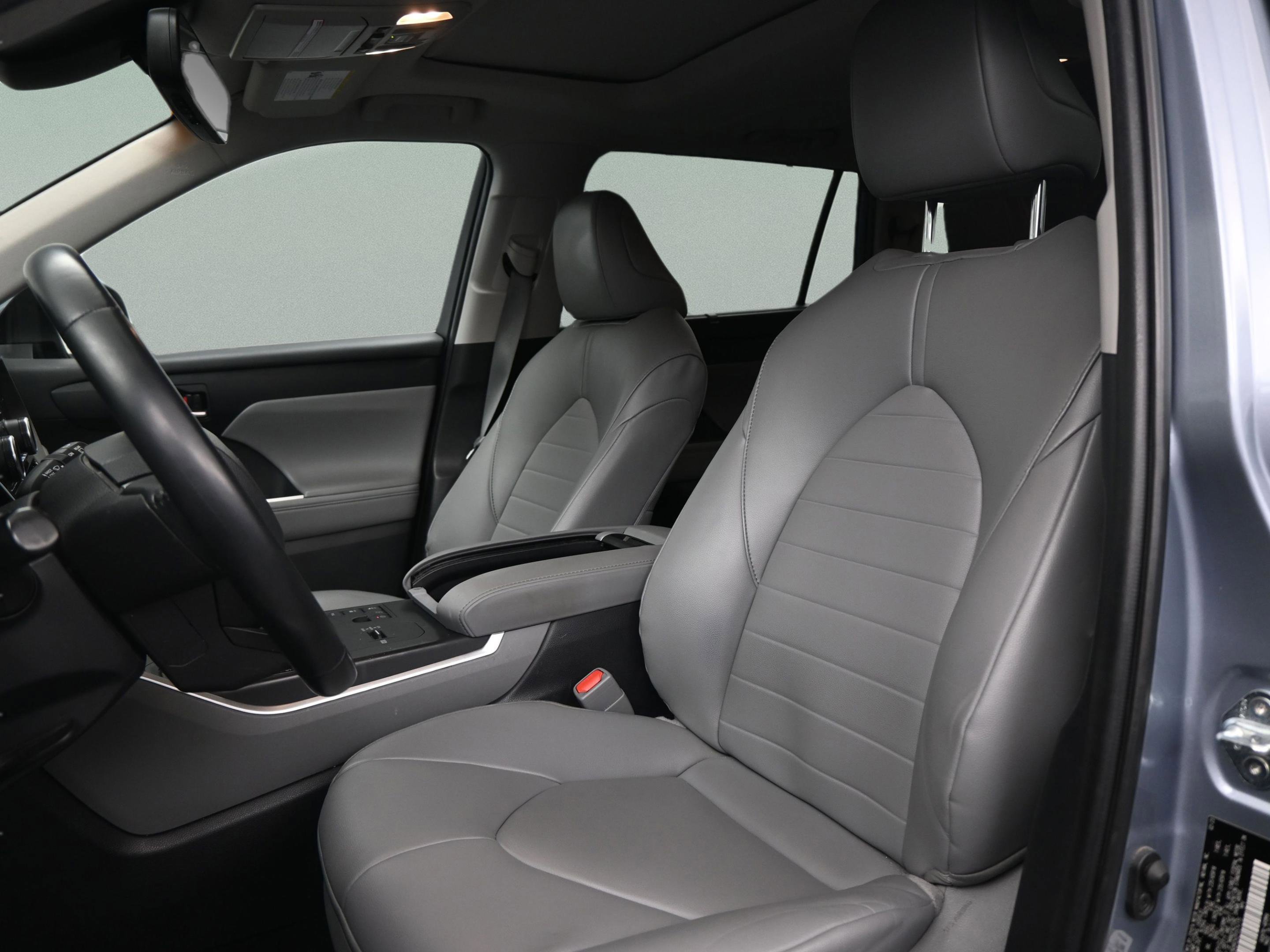 Used 2023 Toyota Highlander XLE image 33