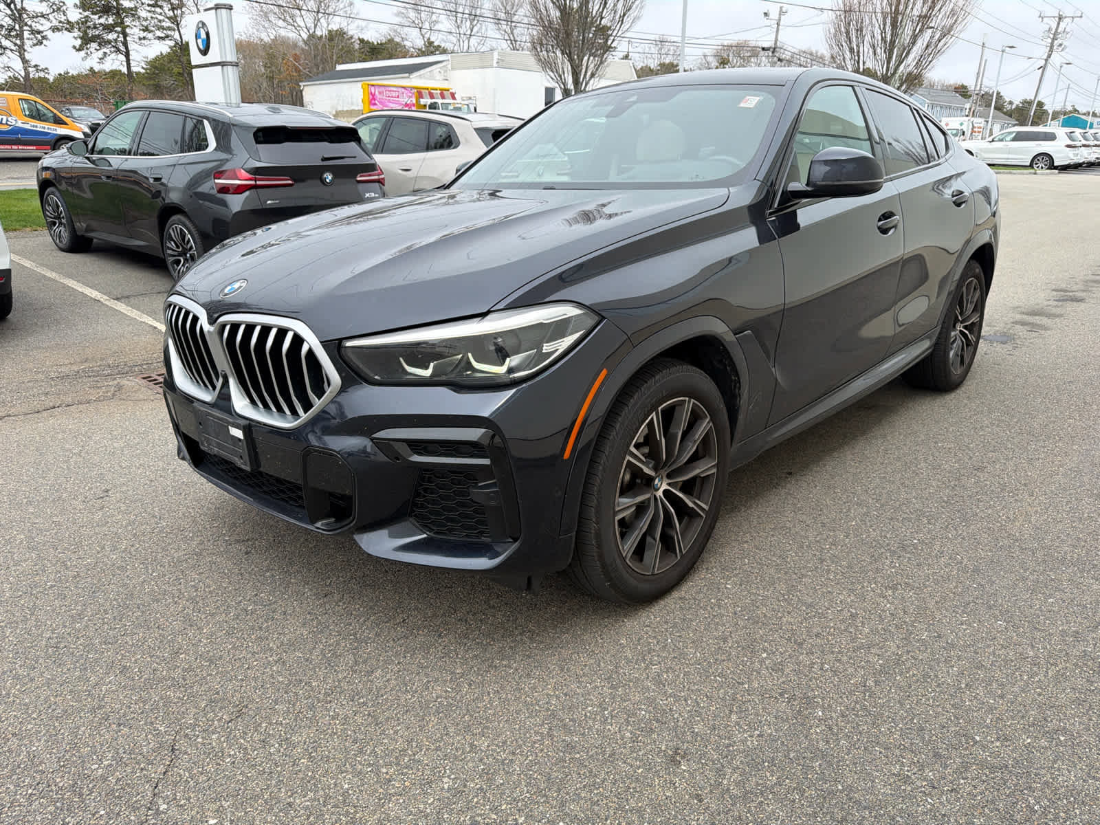 Used 2022 BMW X6 xDrive40i w/ M Sport Package AWD/4WD image 3