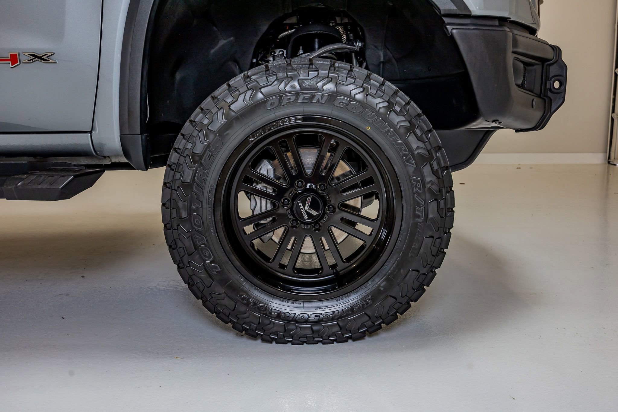 Used 2024 GMC Sierra 1500 AT4X image 11