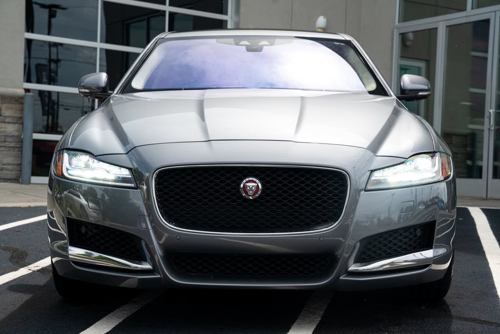 Used 2020 Jaguar XF Premium RWD image 4
