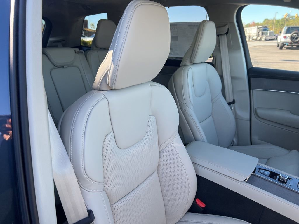 New 2026 Volvo XC90 B6 Ultra w/ Protection Package image 41