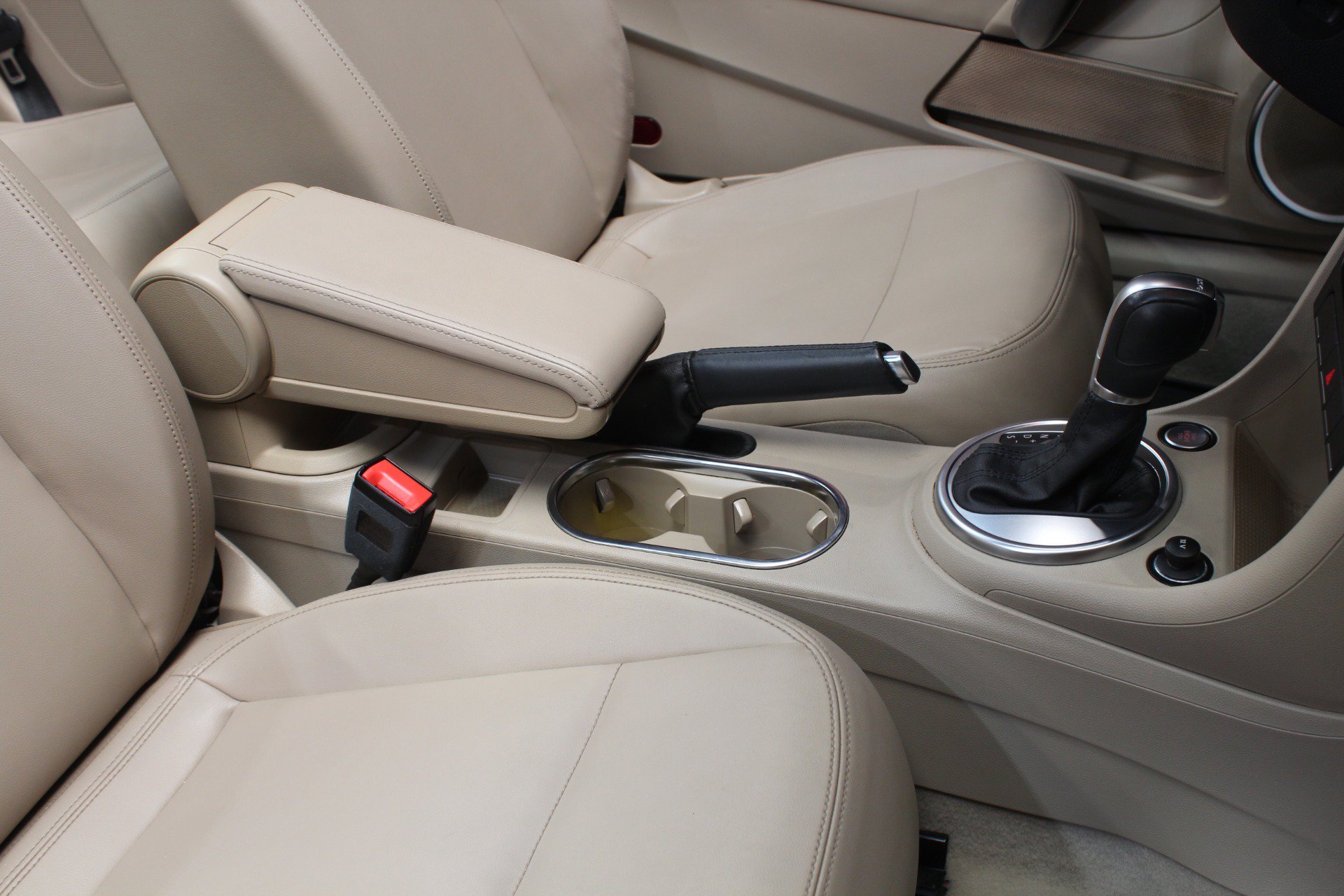 Used 2014 Volkswagen Beetle TDI FWD image 54