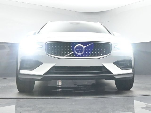 Used 2025 Volvo V60 B5 Cross Country Plus AWD/4WD image 35