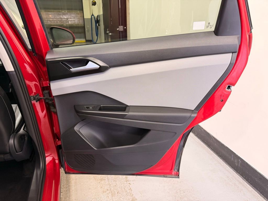 Used 2023 Volkswagen Taos SE w/ Panoramic Sunroof Package image 25