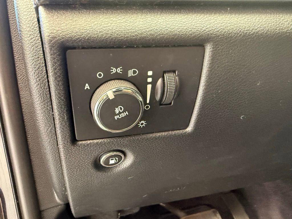 Used 2016 Jeep Grand Cherokee Limited AWD/4WD image 17