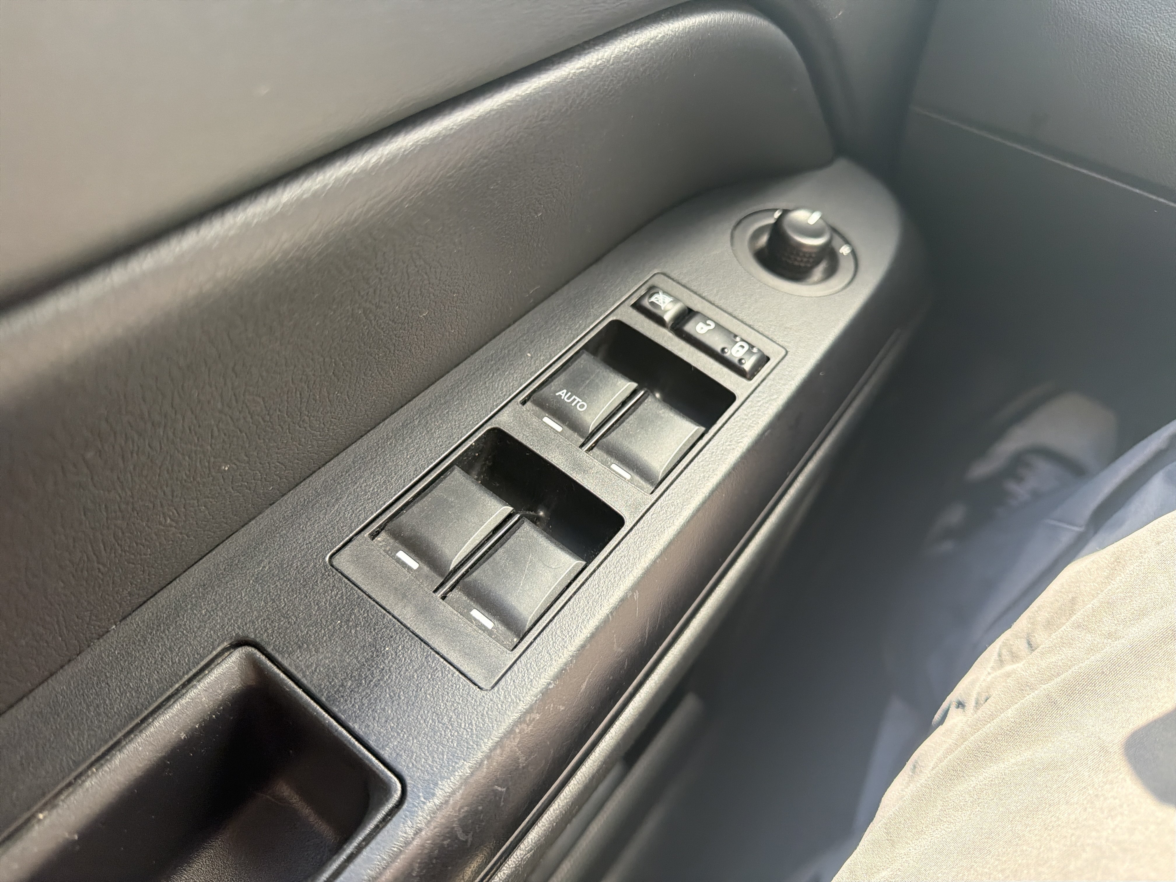 Used 2016 Jeep Patriot Latitude AWD/4WD image 19