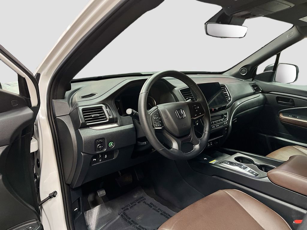 Used 2025 Honda Passport EX-L image 9