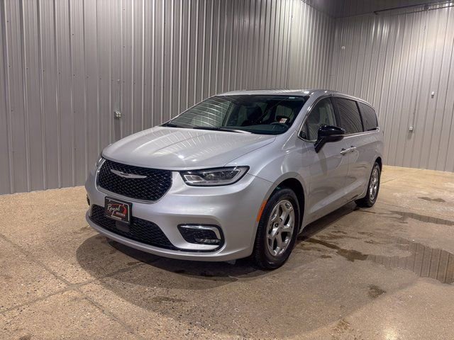 Used 2024 Chrysler Pacifica Limited