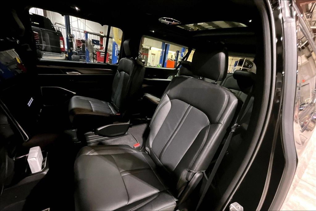 New 2026 Jeep Grand Wagoneer L Limited AWD/4WD image 10