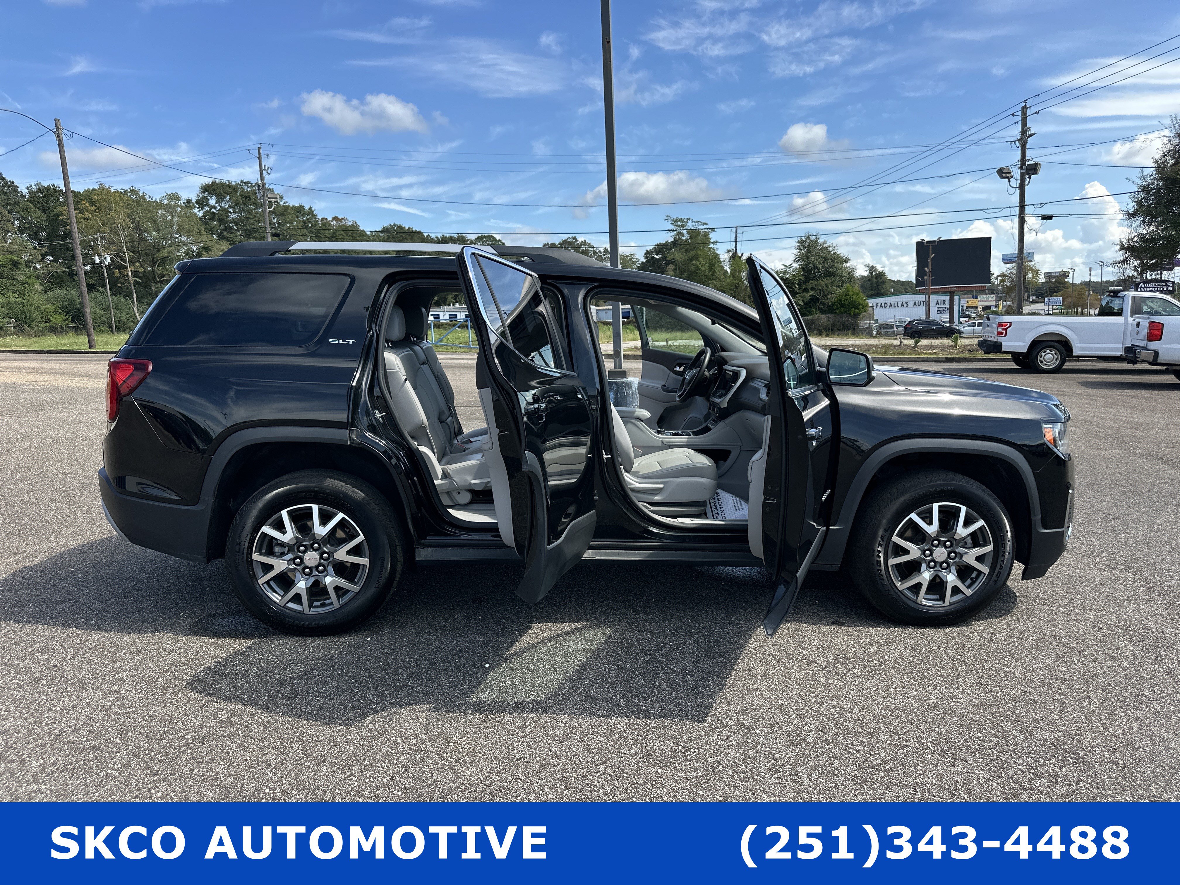 Used 2023 GMC Acadia SLT FWD image 33