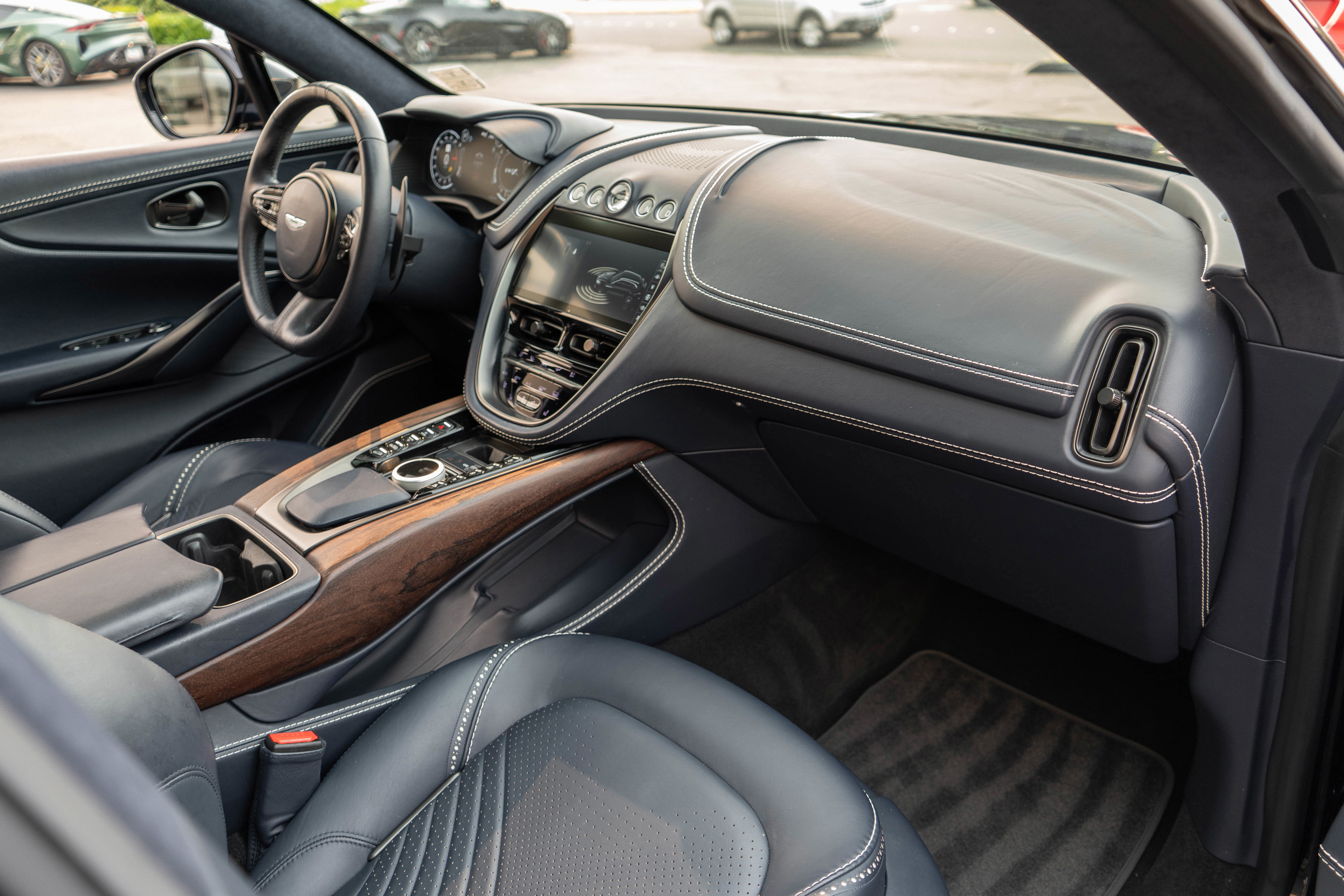 Used 2021 Aston Martin DBX image 34