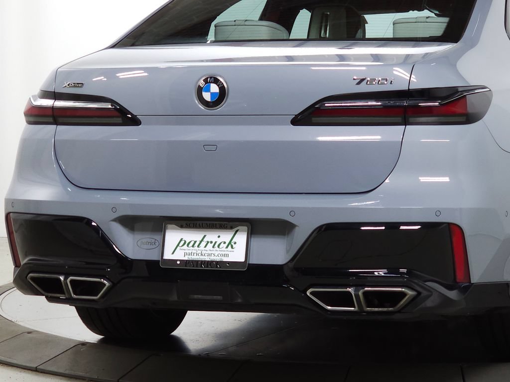 Used 2023 BMW 760i xDrive w/ Luxury Rear Seating Package AWD/4WD image 10