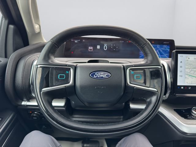 Used 2025 Ford Expedition Platinum image 10