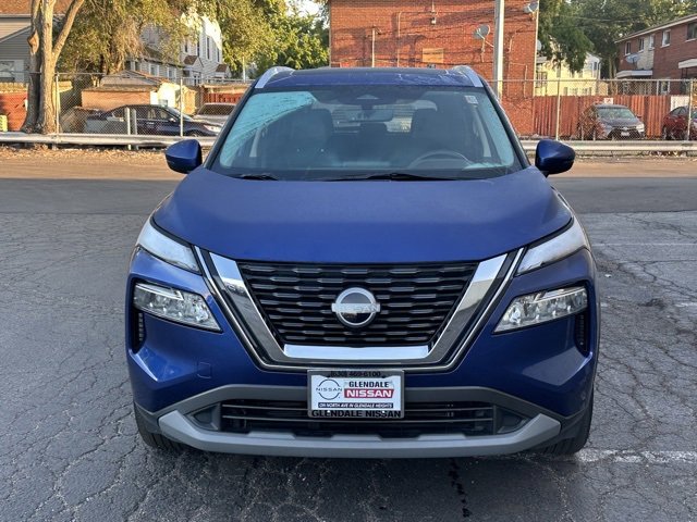 Used 2023 Nissan Rogue SV w/ SV Premium Package image 2