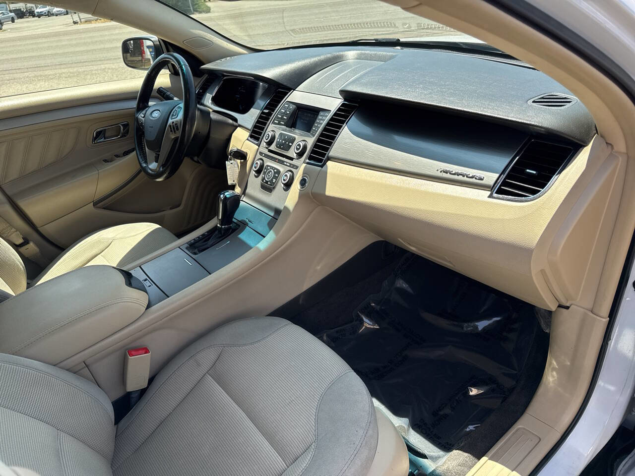 Used 2017 Ford Taurus SEL image 19