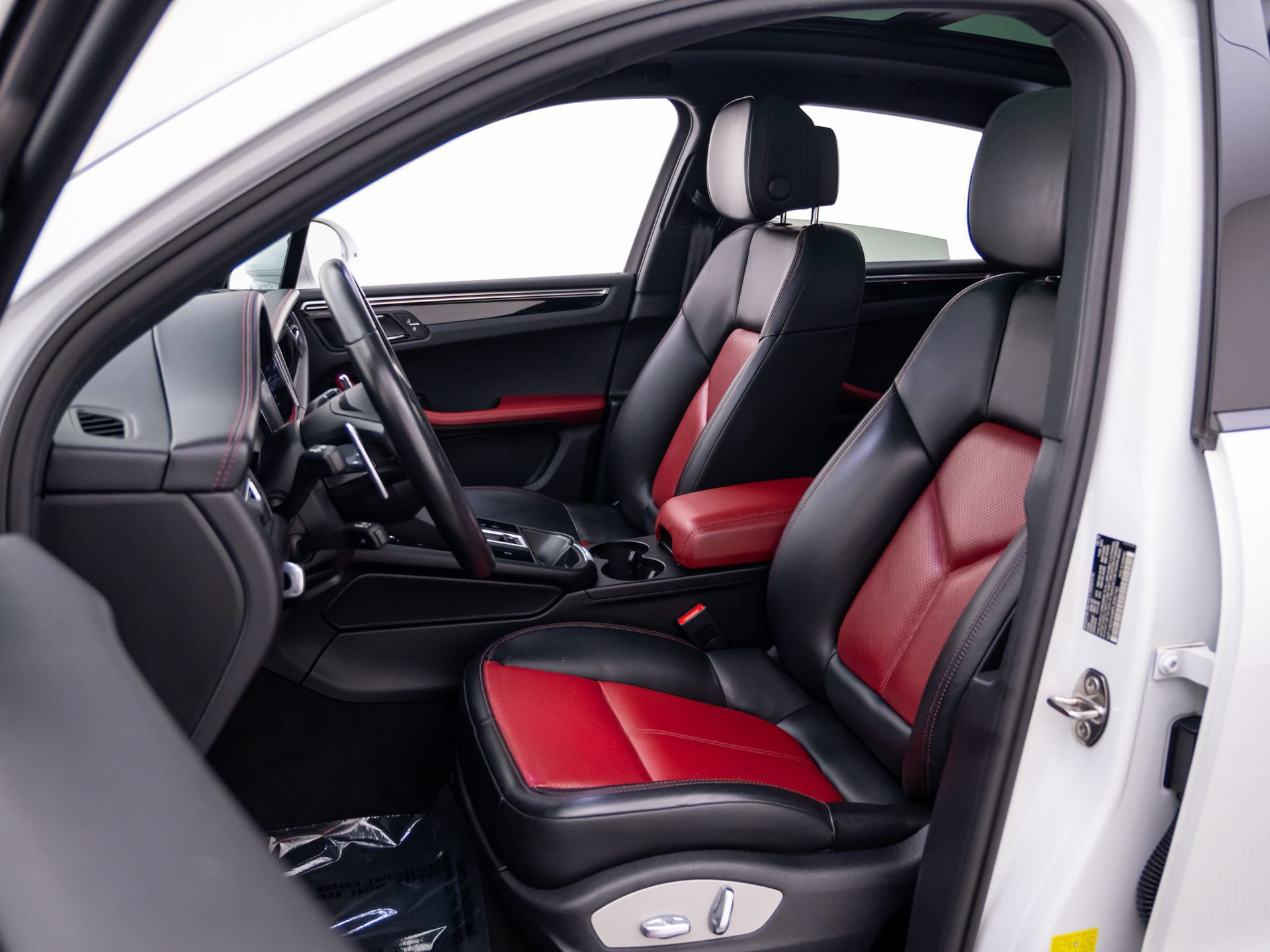 Used 2023 Porsche Macan S AWD/4WD image 14