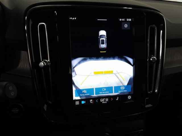 Certified 2025 Volvo XC40 B5 Core image 28