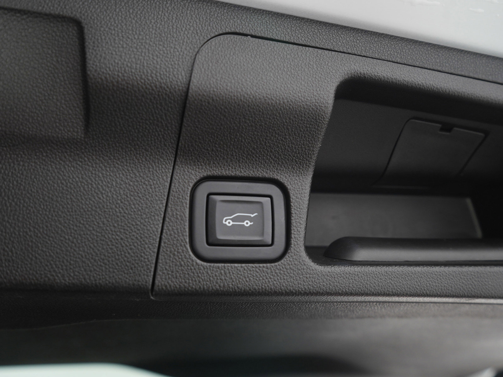 Used 2023 GMC Acadia SLT w/ Elevation Edition image 13