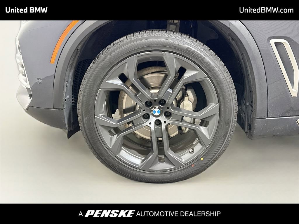 Used 2019 BMW X5 xDrive40i w/ Executive Package AWD/4WD image 2