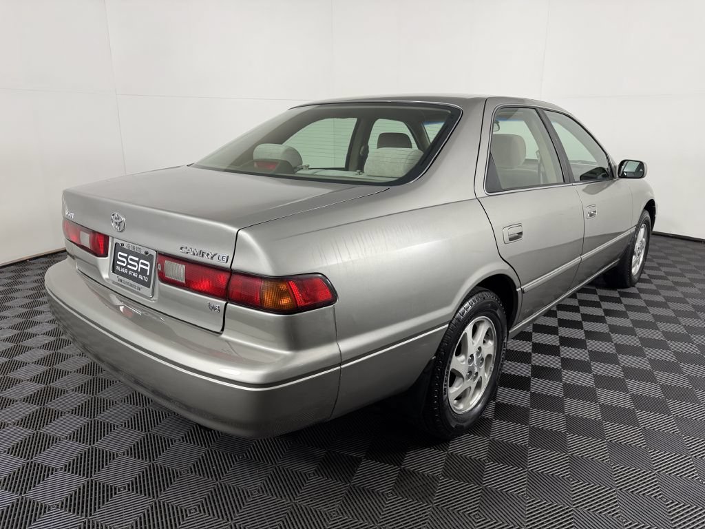 Used 1999 Toyota Camry LE w/ Value Pkg FWD image 5