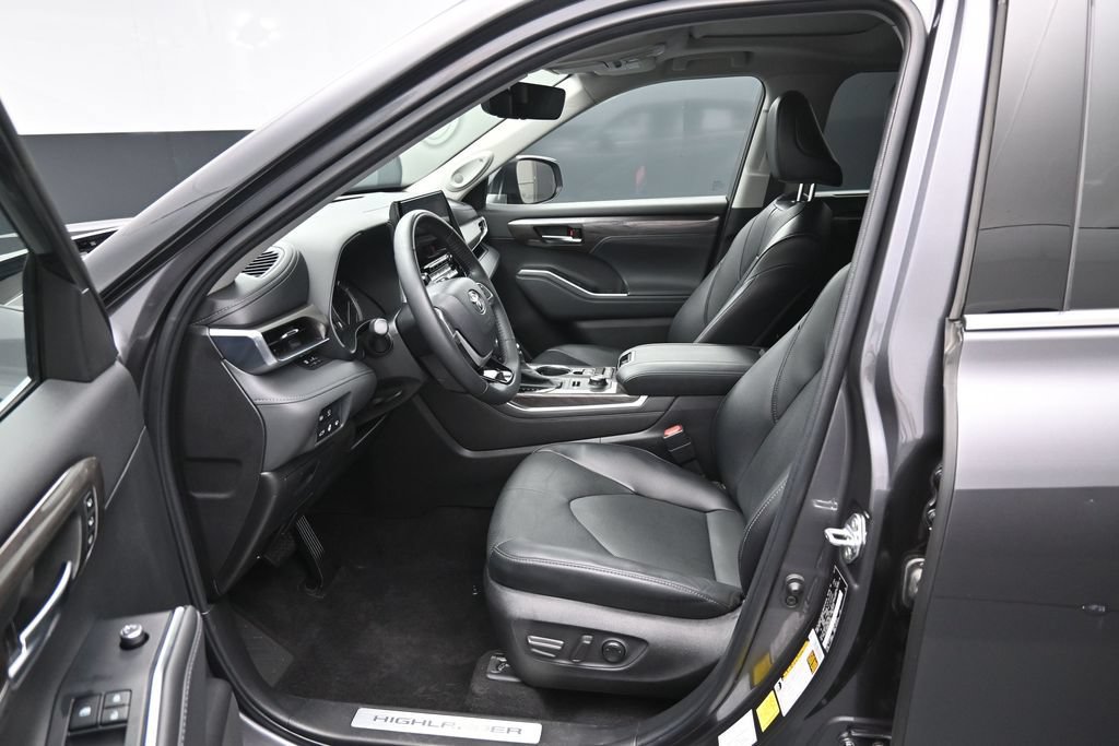 Used 2022 Toyota Highlander Limited AWD/4WD image 9
