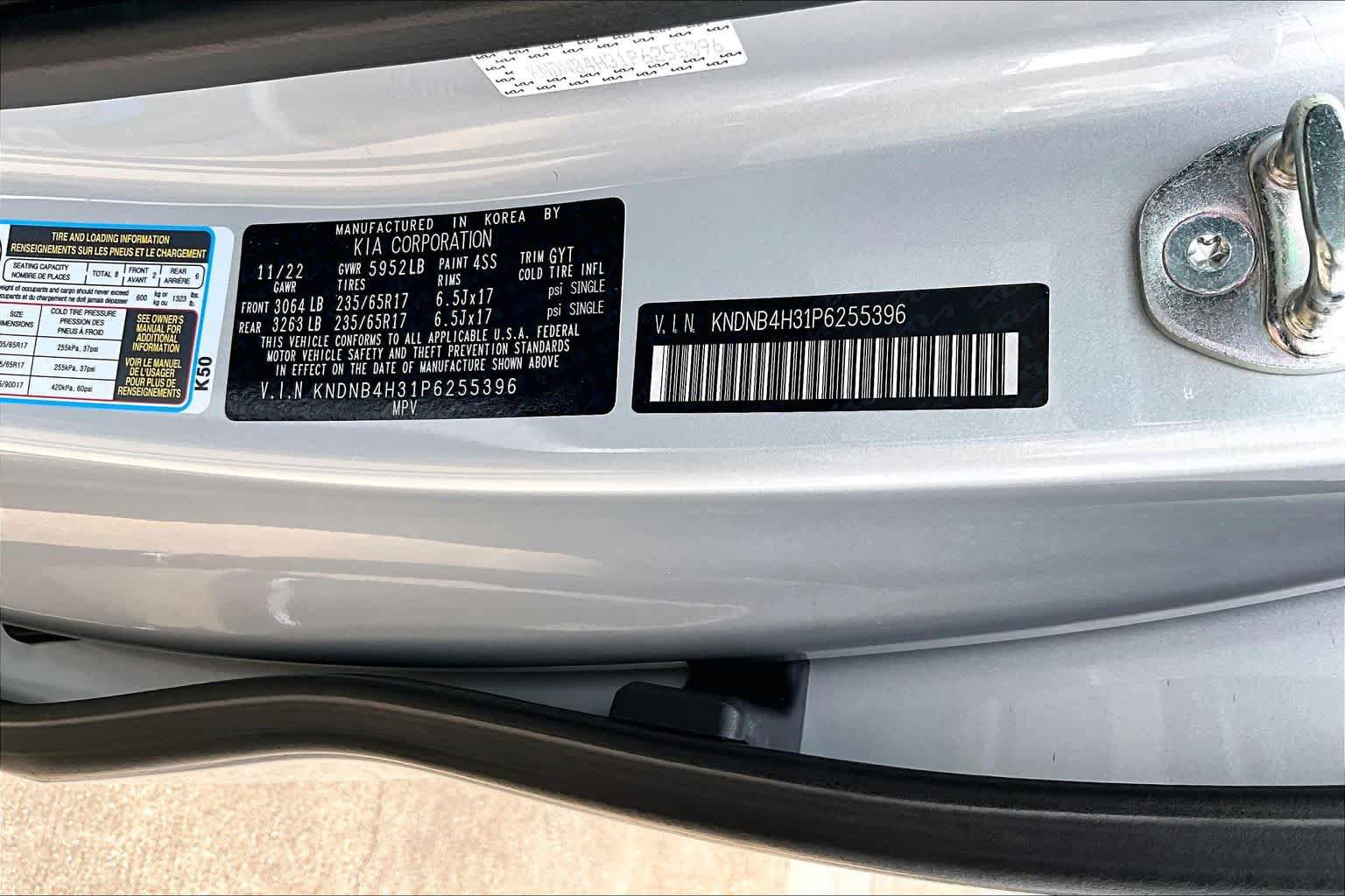 Used 2023 Kia Carnival LX FWD image 34