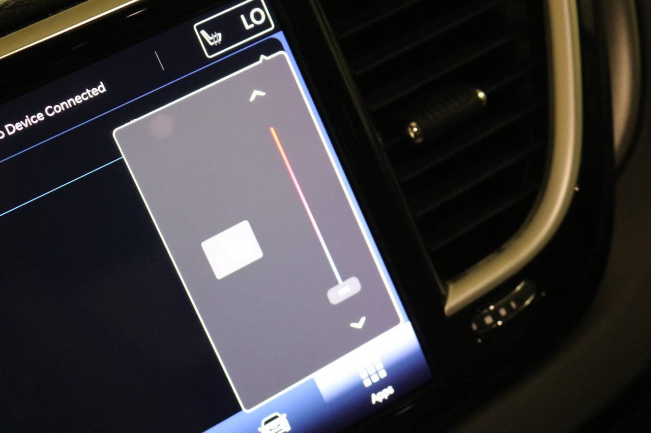 Used 2023 Chrysler Pacifica Touring-L image 74