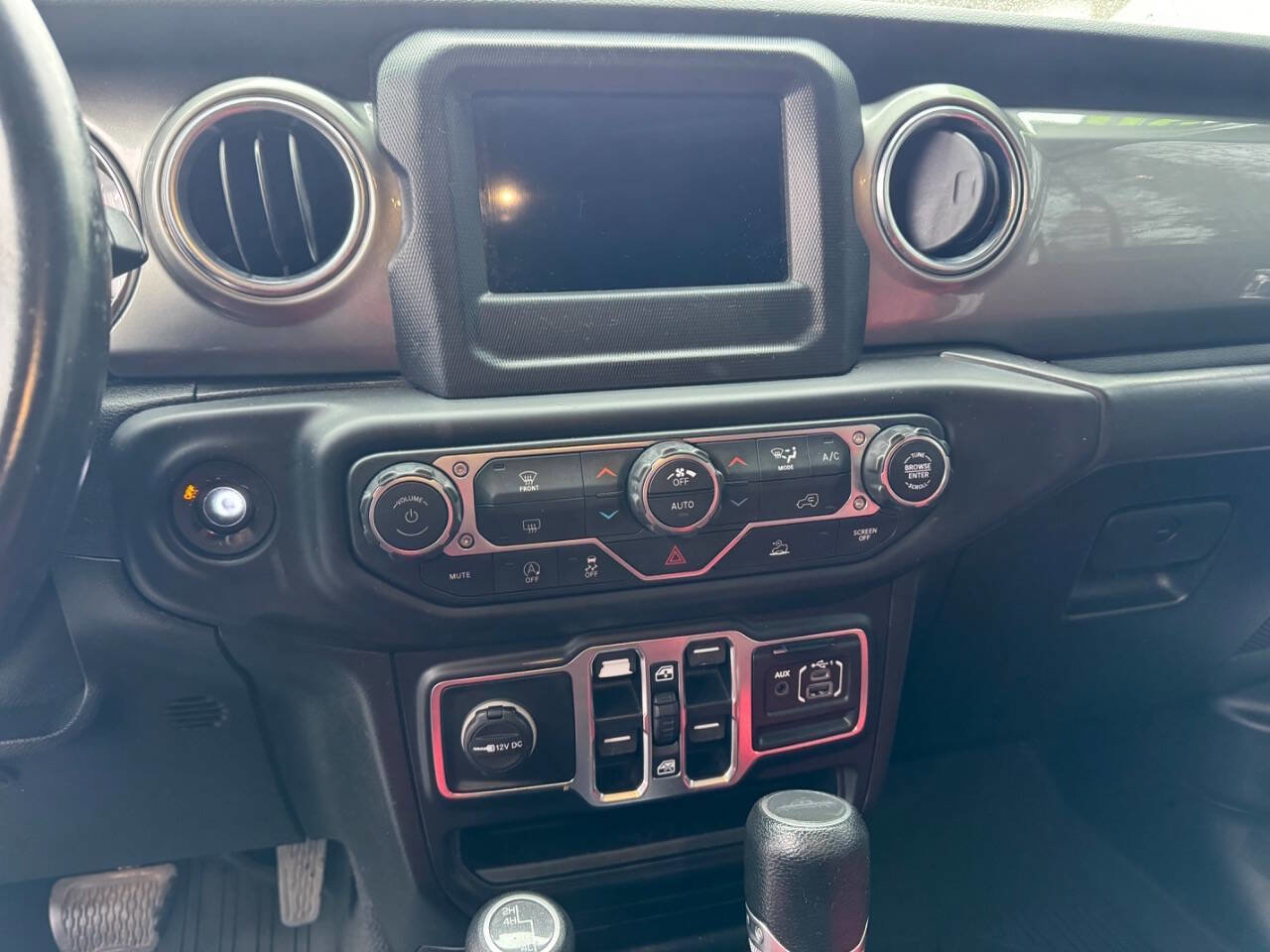 Used 2020 Jeep Gladiator Overland w/ Trailer Tow Package image 9