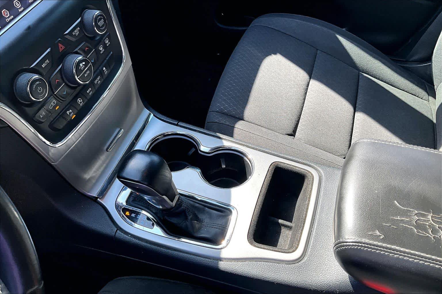 Used 2018 Jeep Grand Cherokee Laredo RWD image 17