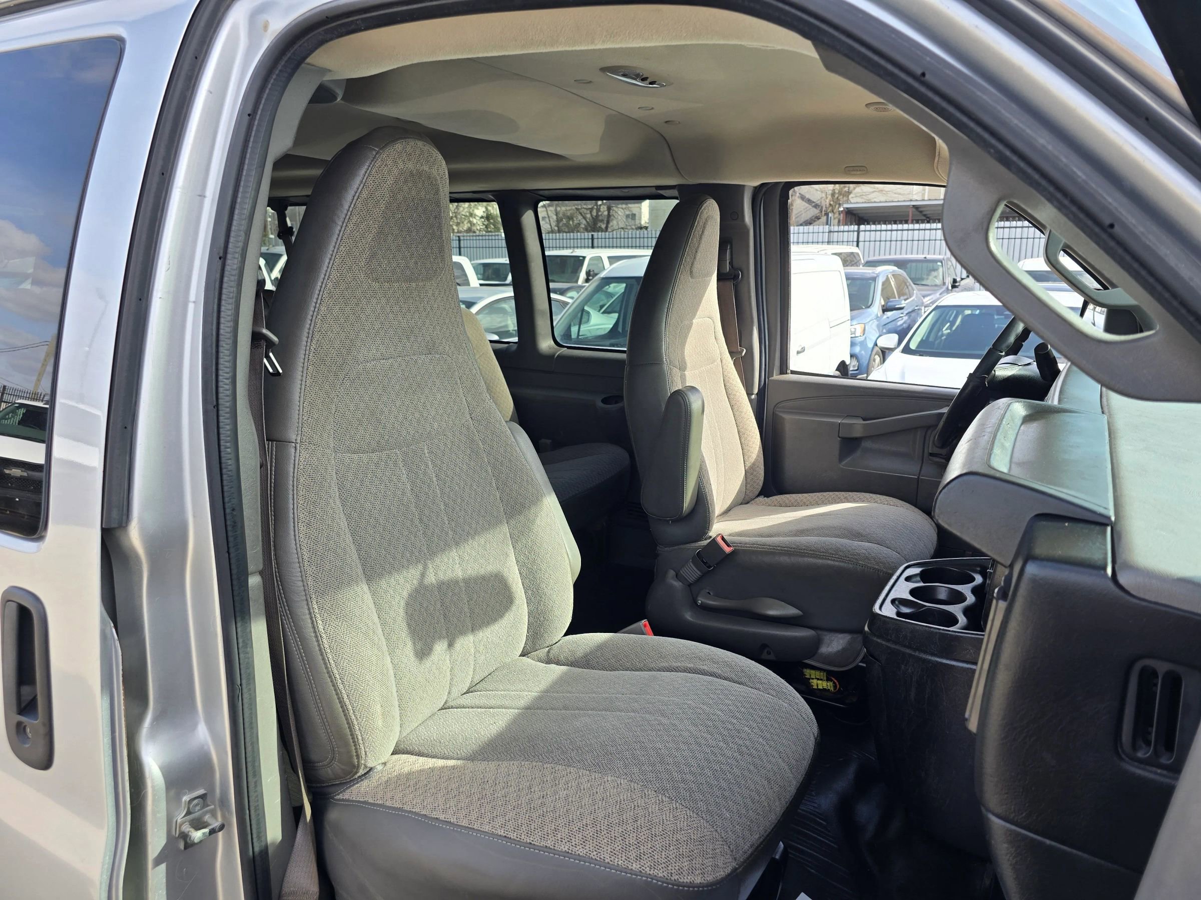 Used 2017 Chevrolet Express 2500 LS image 33