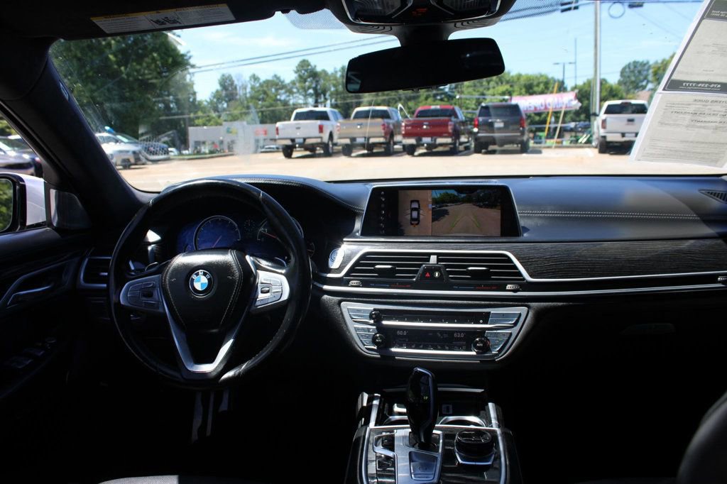 Used 2018 BMW 750i image 14