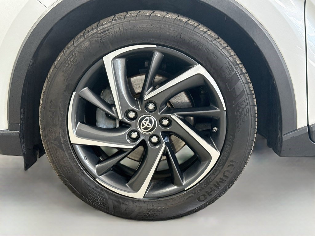Used 2022 Toyota C-HR Limited FWD image 37