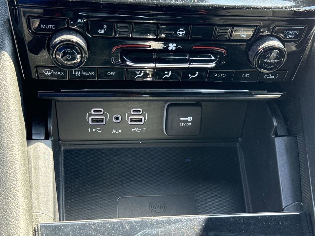 Used 2025 Jeep Grand Cherokee Altitude AWD/4WD image 30