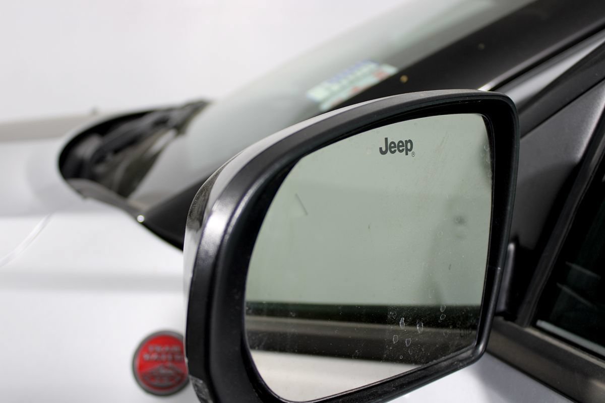 Used 2025 Jeep Compass Trailhawk AWD/4WD image 38