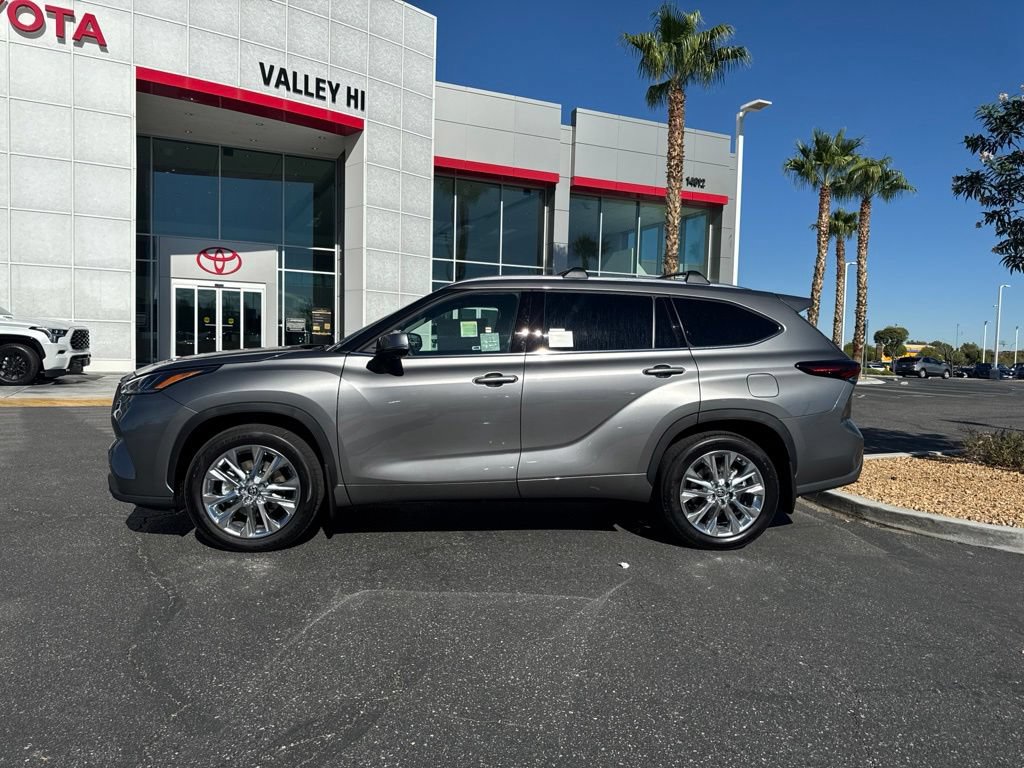 New 2026 Toyota Highlander Limited AWD/4WD image 1