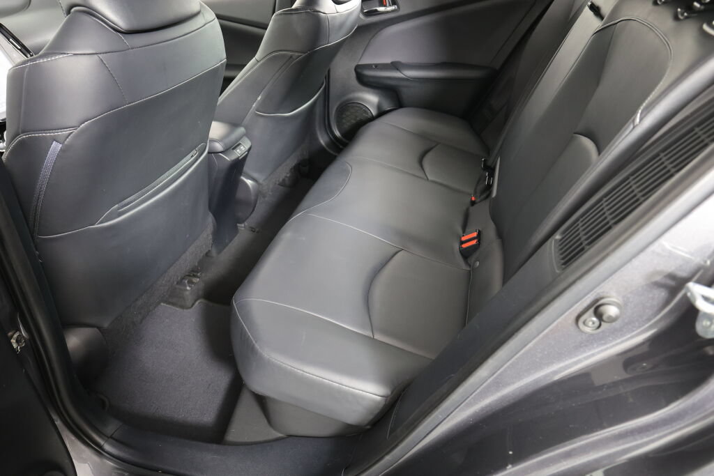 Used 2021 Toyota Prius Prime XLE w/ Carpet Mat Package (TMS) FWD image 17