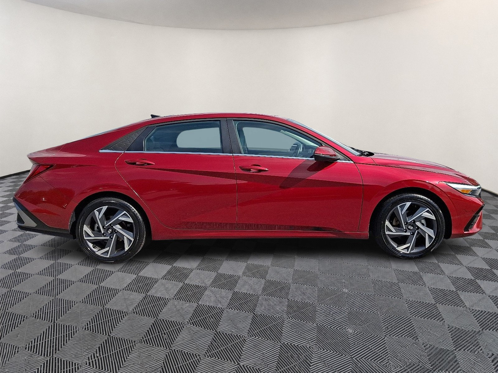 Used 2025 Hyundai Elantra Limited FWD image 7