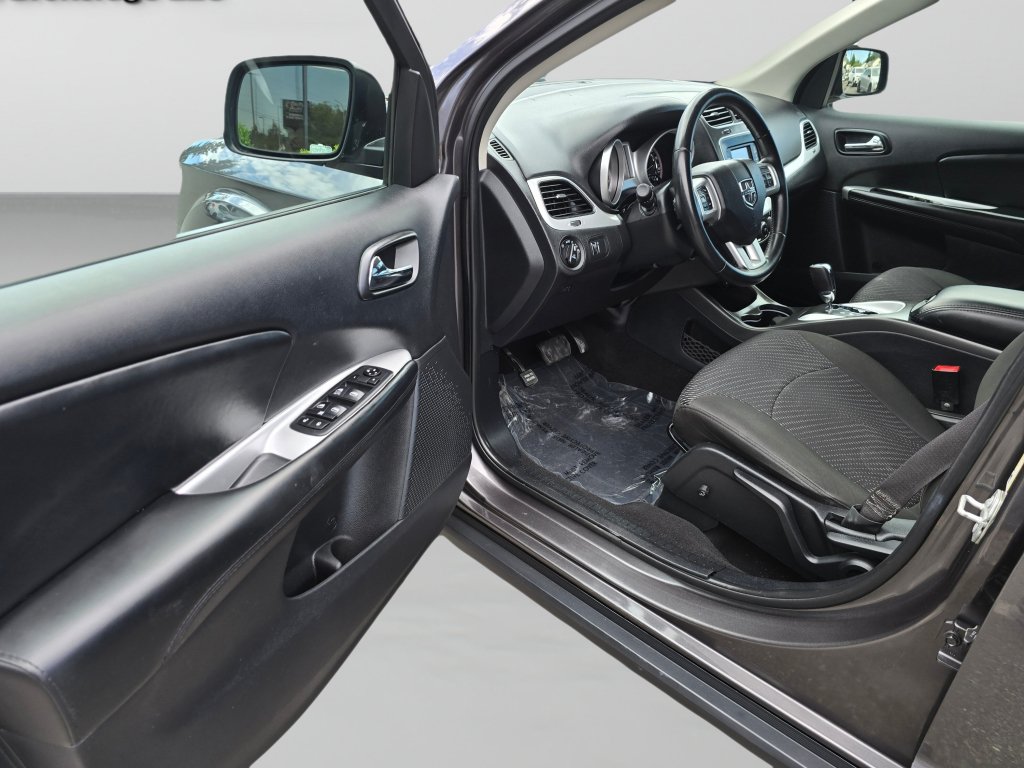 Used 2019 Dodge Journey SE w/ Connectivity Group FWD image 19