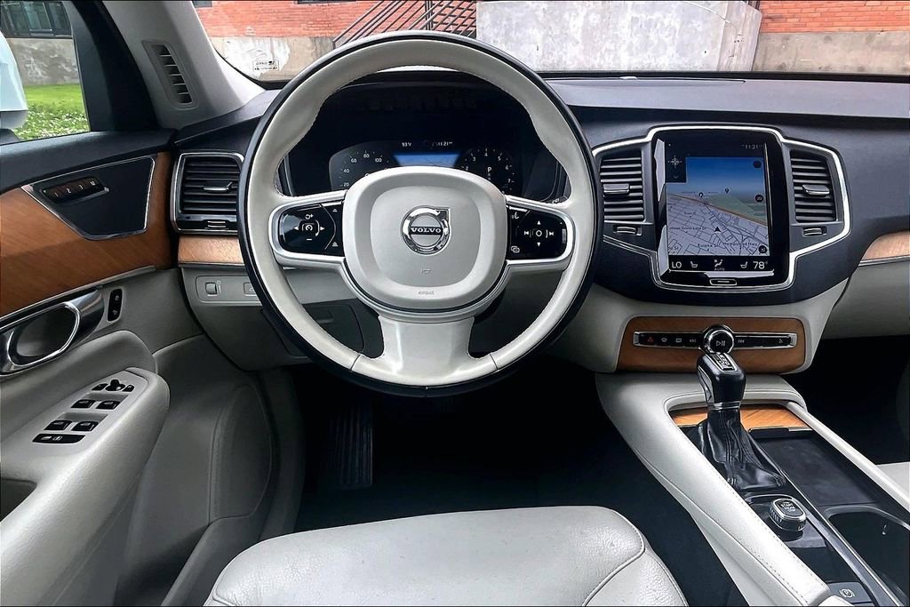 Used 2022 Volvo XC90 T6 Momentum w/ Protection Package Premier AWD/4WD image 8