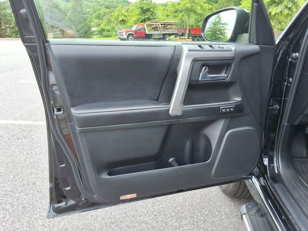 Used 2016 Toyota 4Runner Limited AWD/4WD image 22