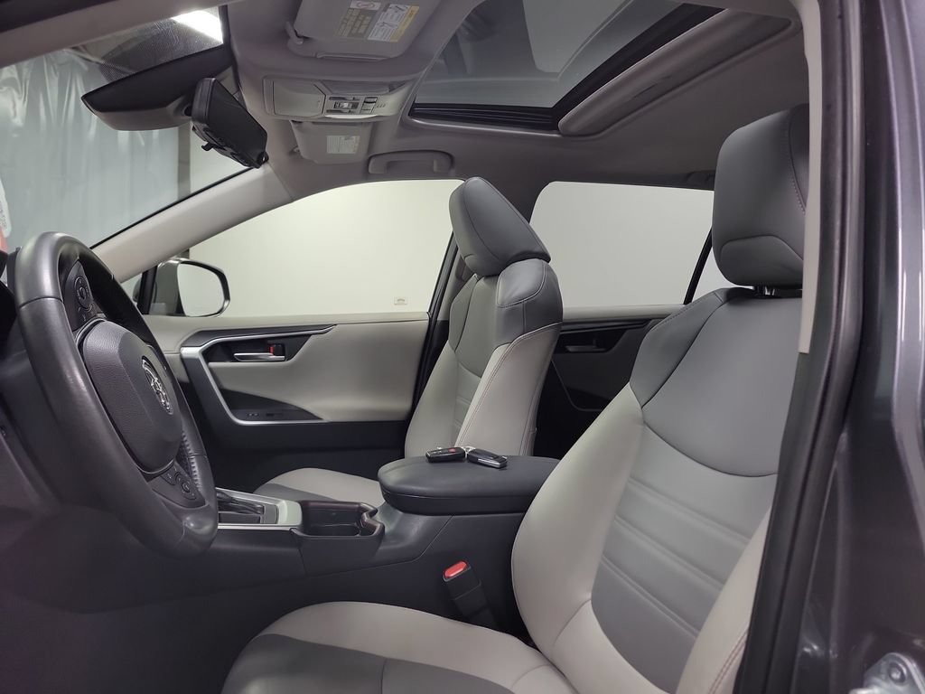 Used 2019 Toyota RAV4 Limited FWD image 15