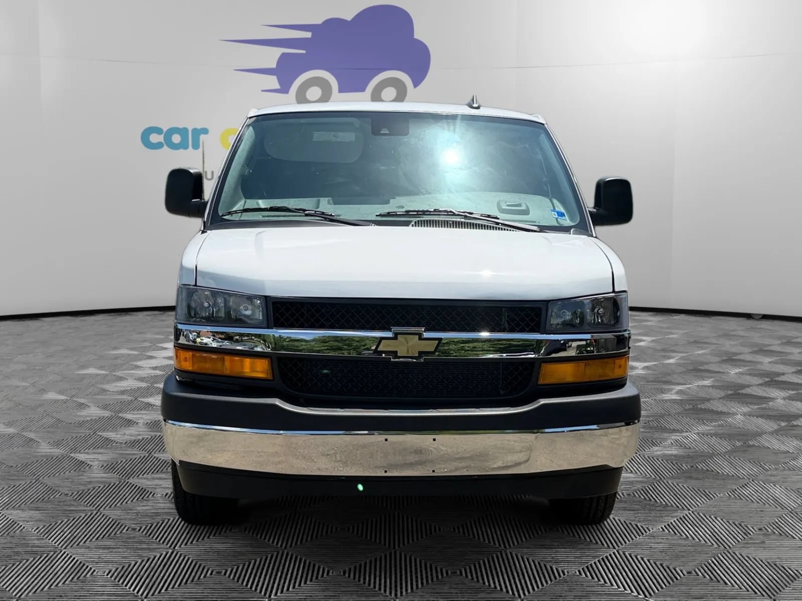 Used 2025 Chevrolet Express 3500 LT w/ LT Preferred Equipment Group RWD image 8