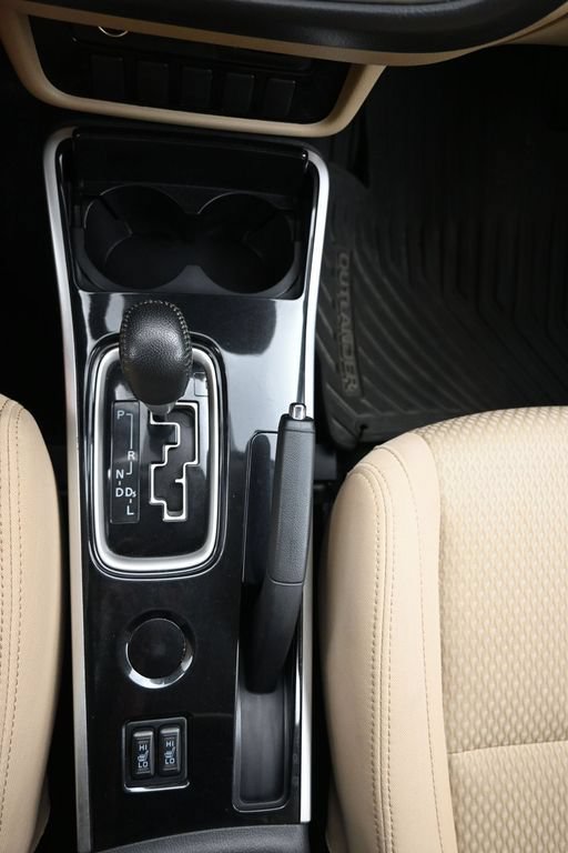 Used 2018 Mitsubishi Outlander SE FWD image 17