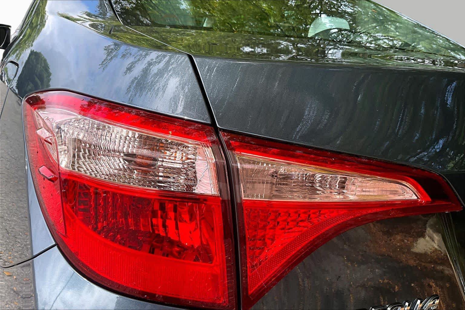 Used 2018 Toyota Corolla LE FWD image 28